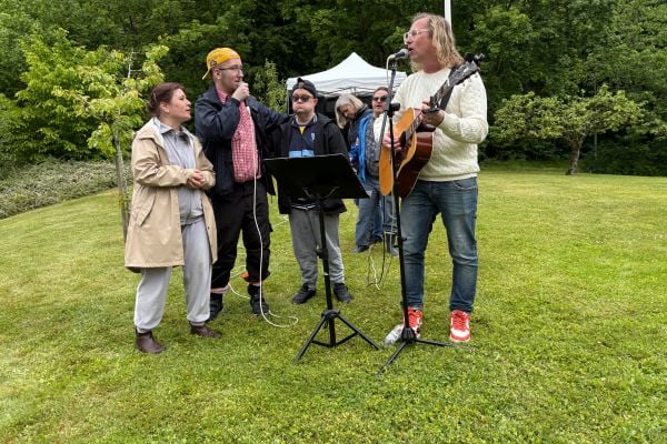 Uppträdande med musik och sång