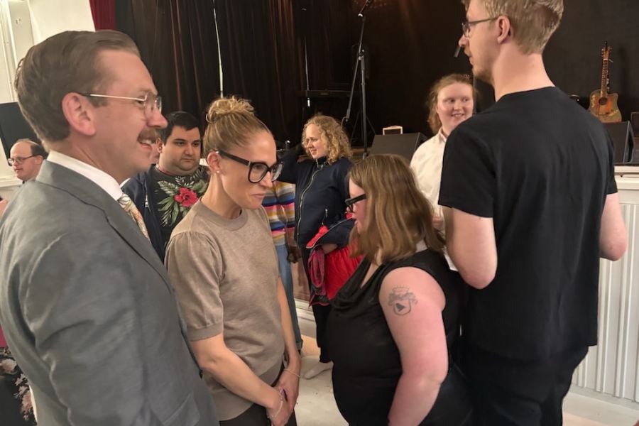 Alexander Ojanne och Emelie Mossberg, Unika, minglar med deltagare