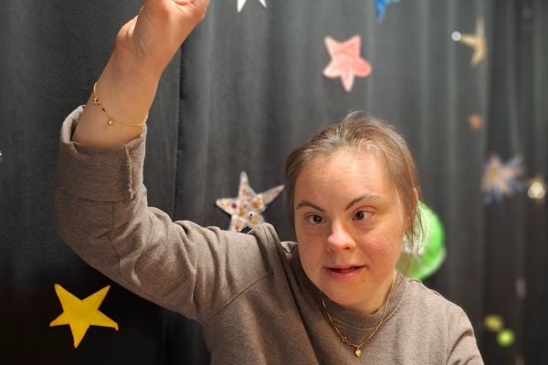 Skådespelare och manusförfattare Camilla
